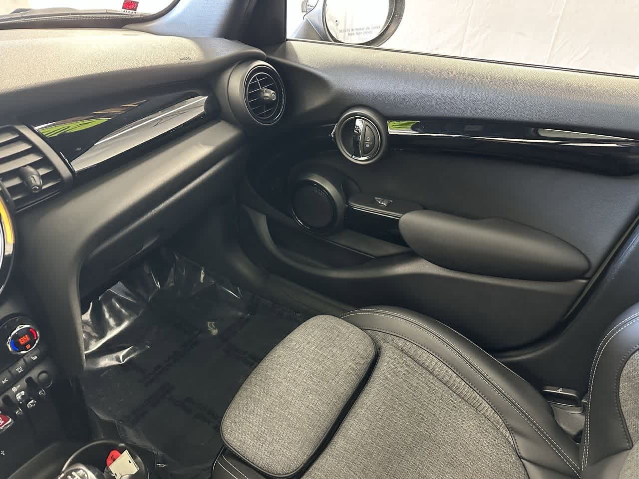 Thumbnail: 2019 MINI Cooper Hardtop - 25