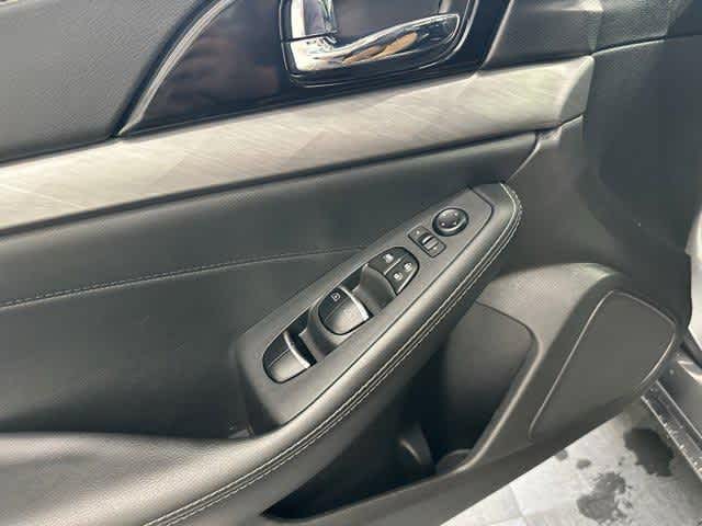 Thumbnail: 2017 Nissan Maxima - 16