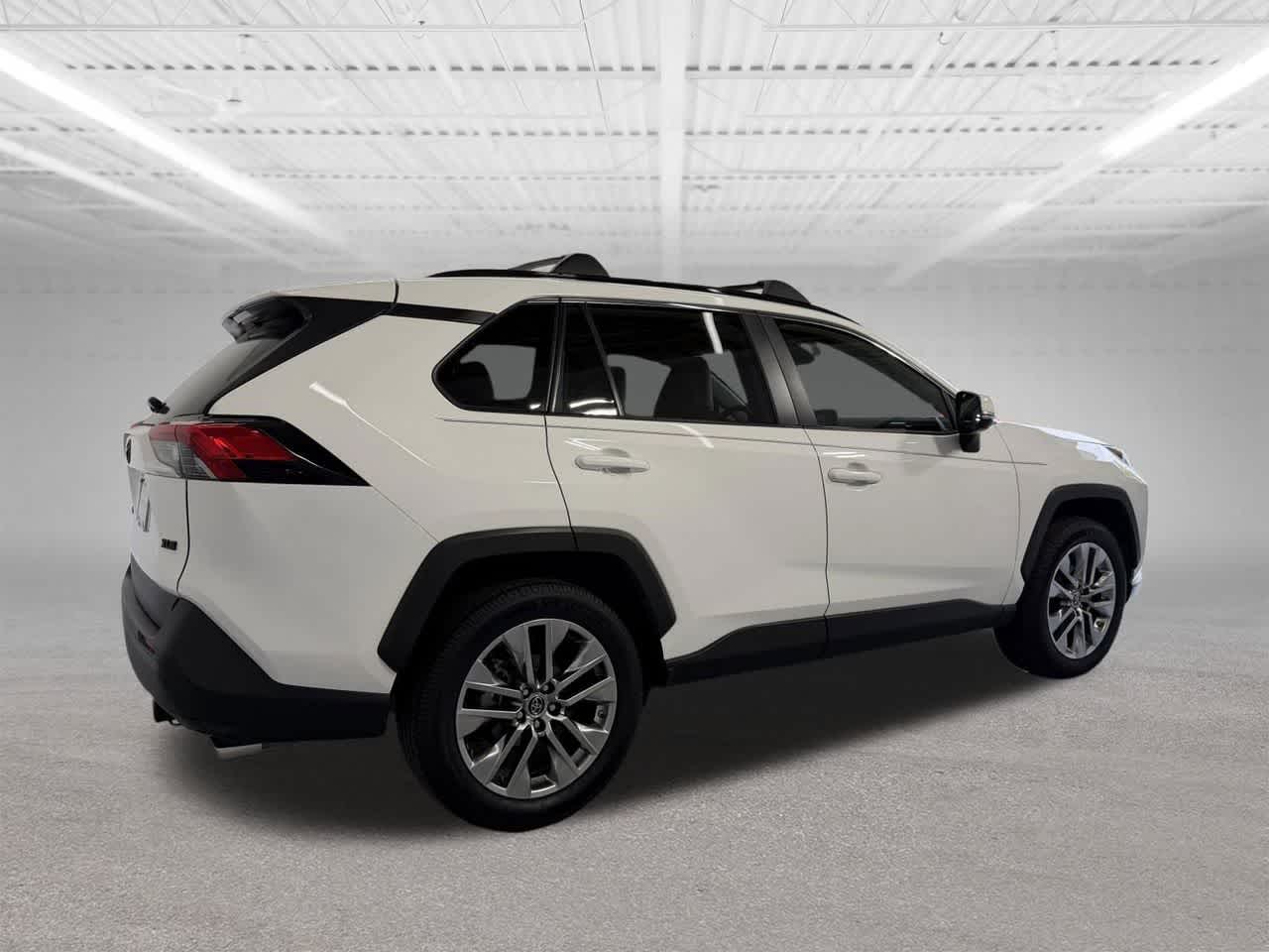 Thumbnail: 2019 Toyota RAV4 - 6