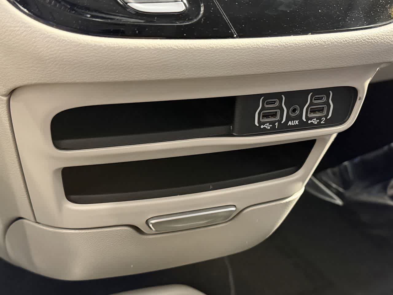 Thumbnail: 2023 Chrysler Pacifica - 21