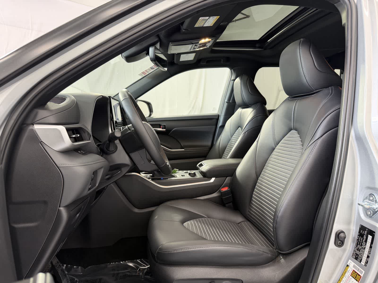 2025 Toyota Highlander XSE - Photo 10