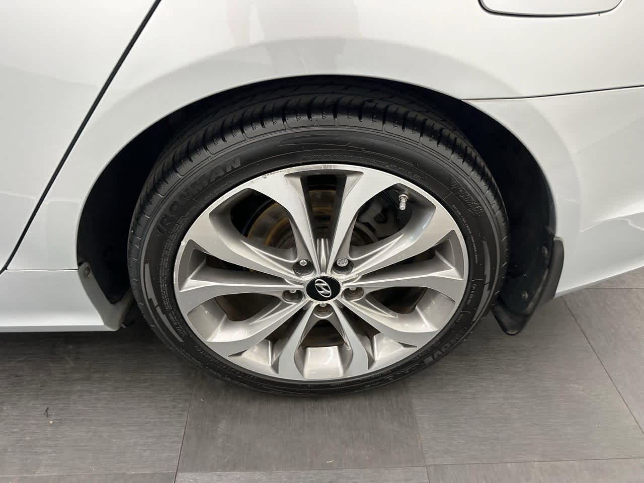 Thumbnail: 2013 Hyundai Sonata - 25