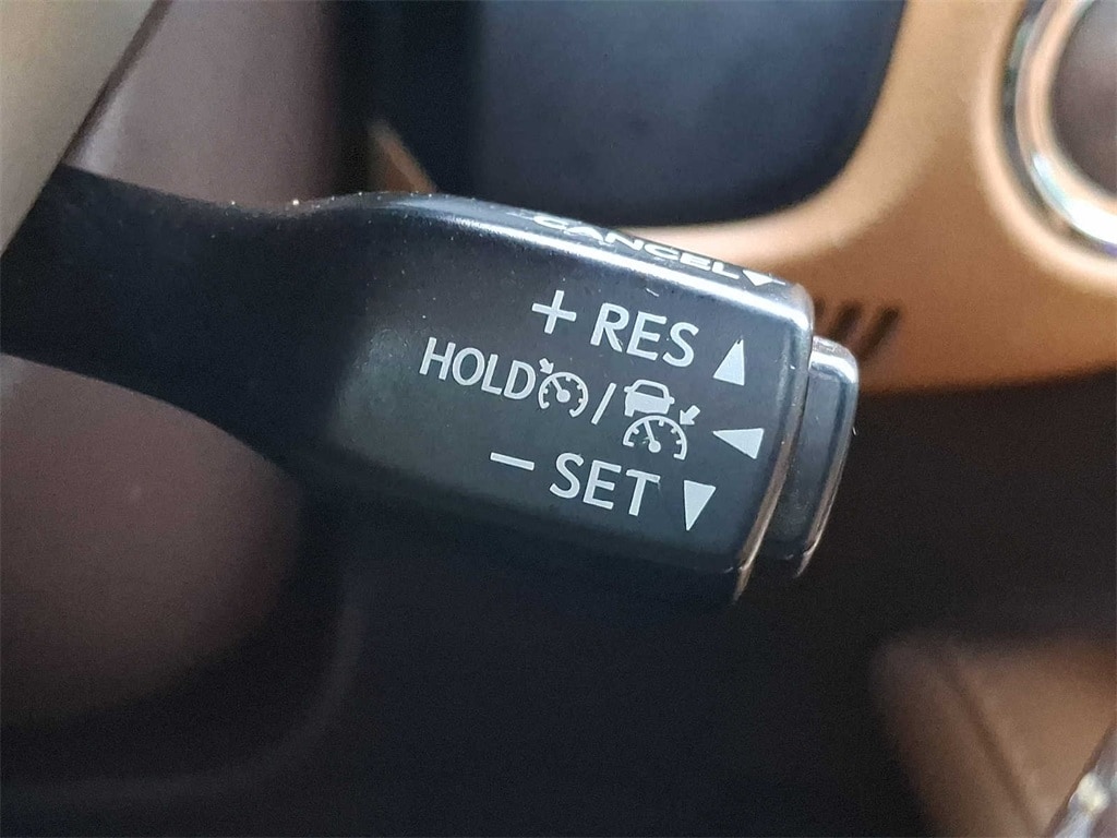 Thumbnail: 2017 Lexus ES - 23