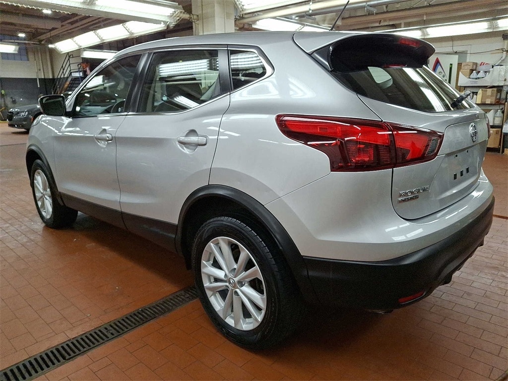Thumbnail: 2018 Nissan Rogue Sport - 6