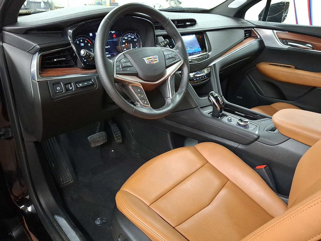 Thumbnail: 2024 Cadillac XT5 - 9