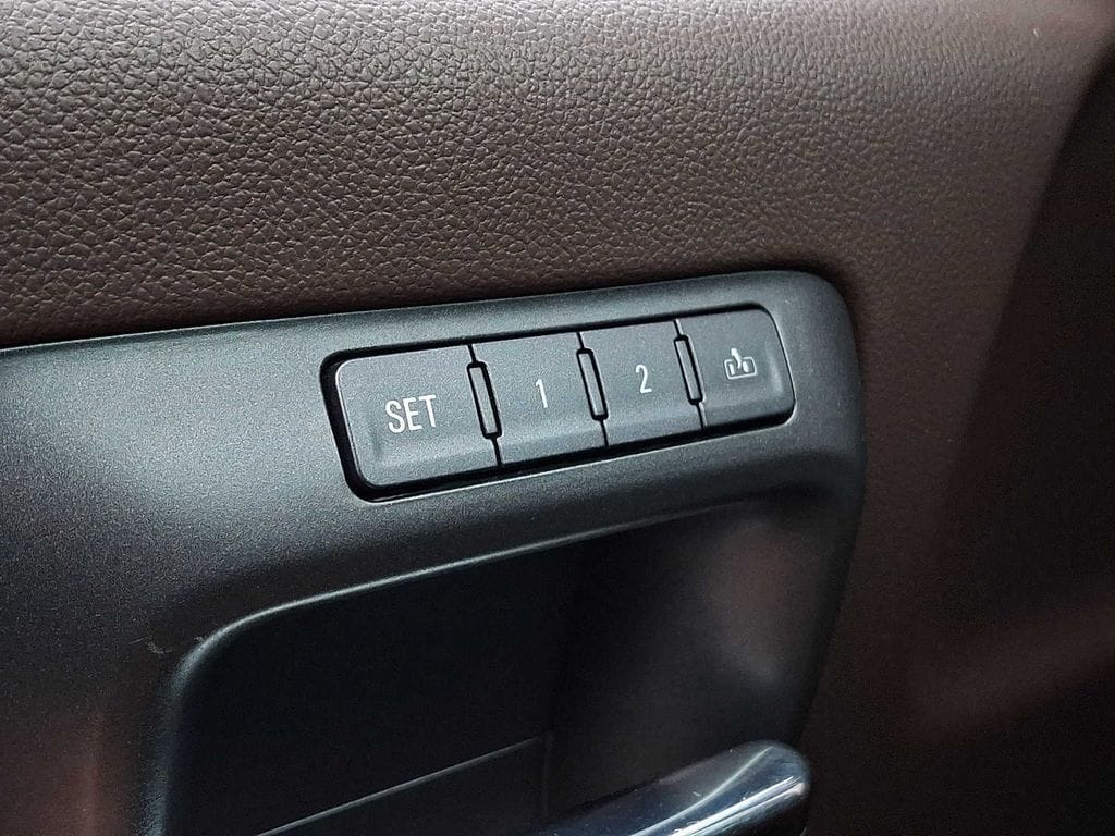 Thumbnail: 2015 Chevrolet Silverado 1500 - 23