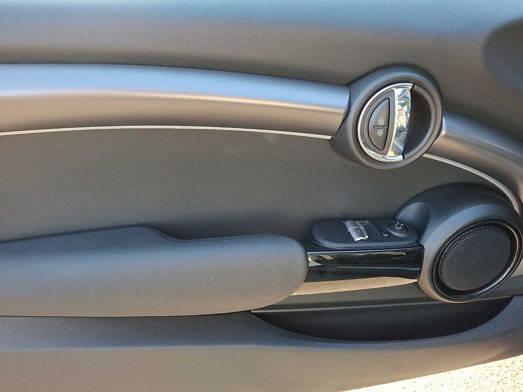 Thumbnail: 2022 MINI Cooper Hardtop - 9