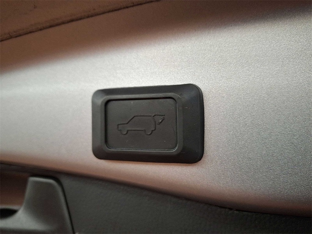 Thumbnail: 2021 Toyota RAV4 - 22