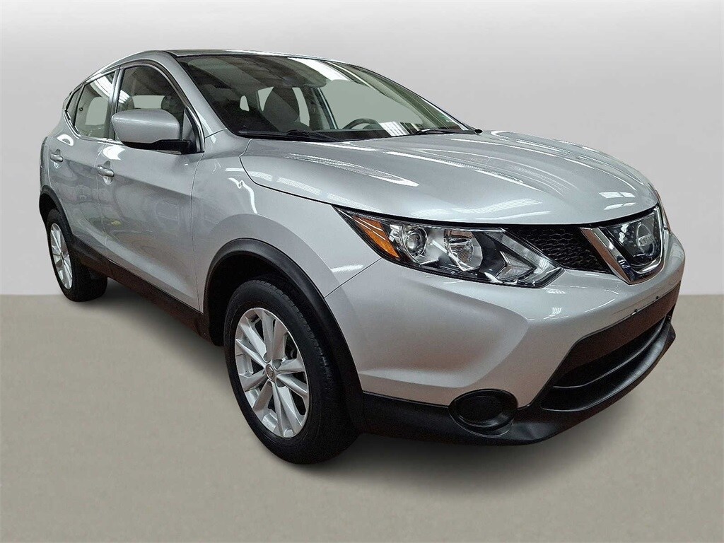 2018 Nissan Rogue Sport S photo 3