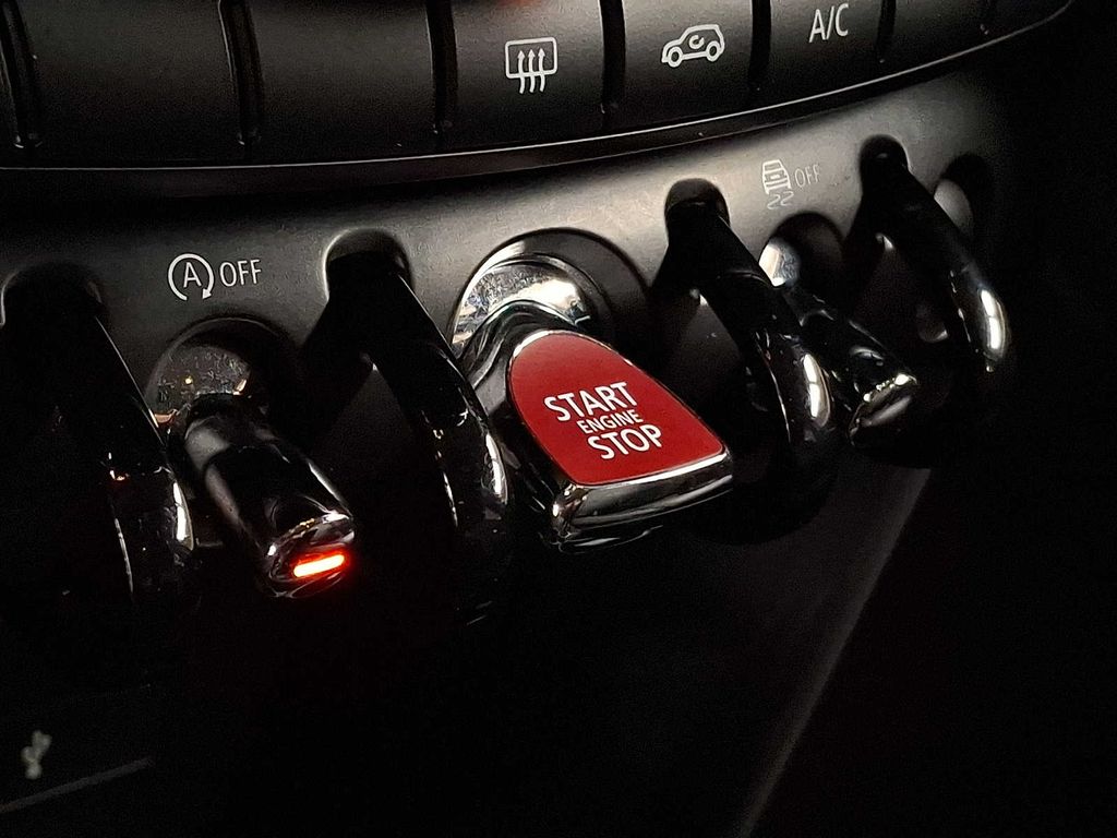 Thumbnail: 2021 MINI Cooper Hardtop - 20