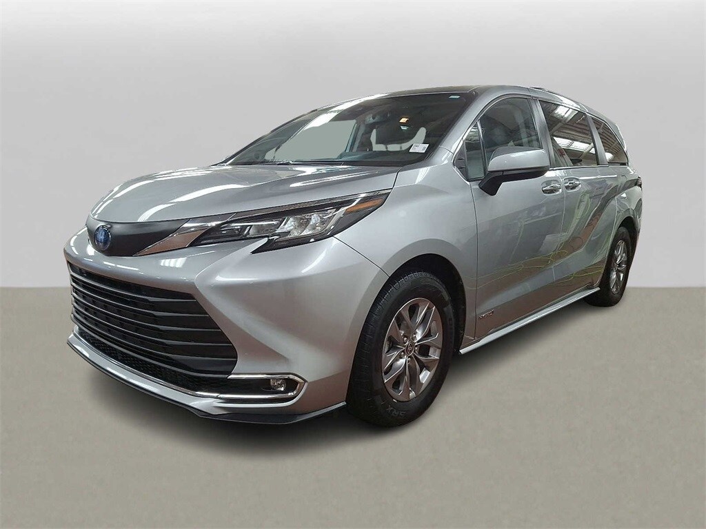 Used 2021 Toyota Sienna XLE Van