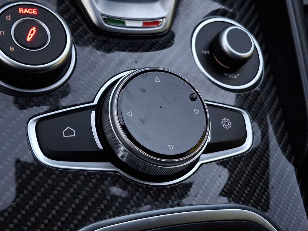 Thumbnail: 2023 Alfa Romeo Giulia - 22
