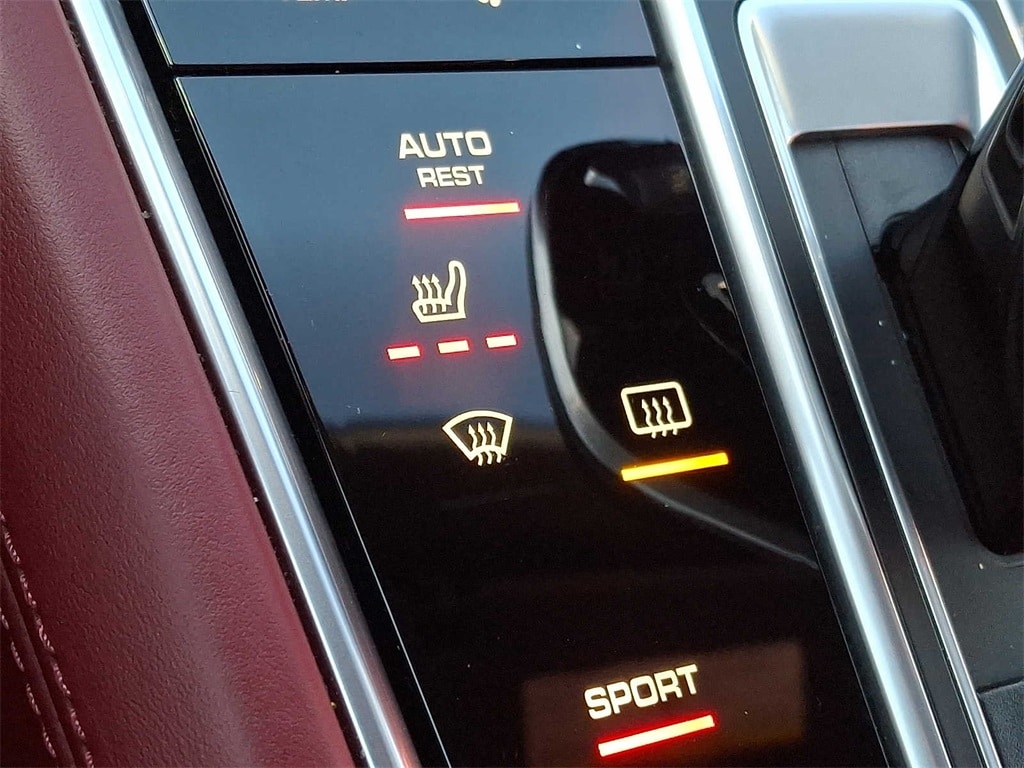 Thumbnail: 2018 Porsche Panamera - 19