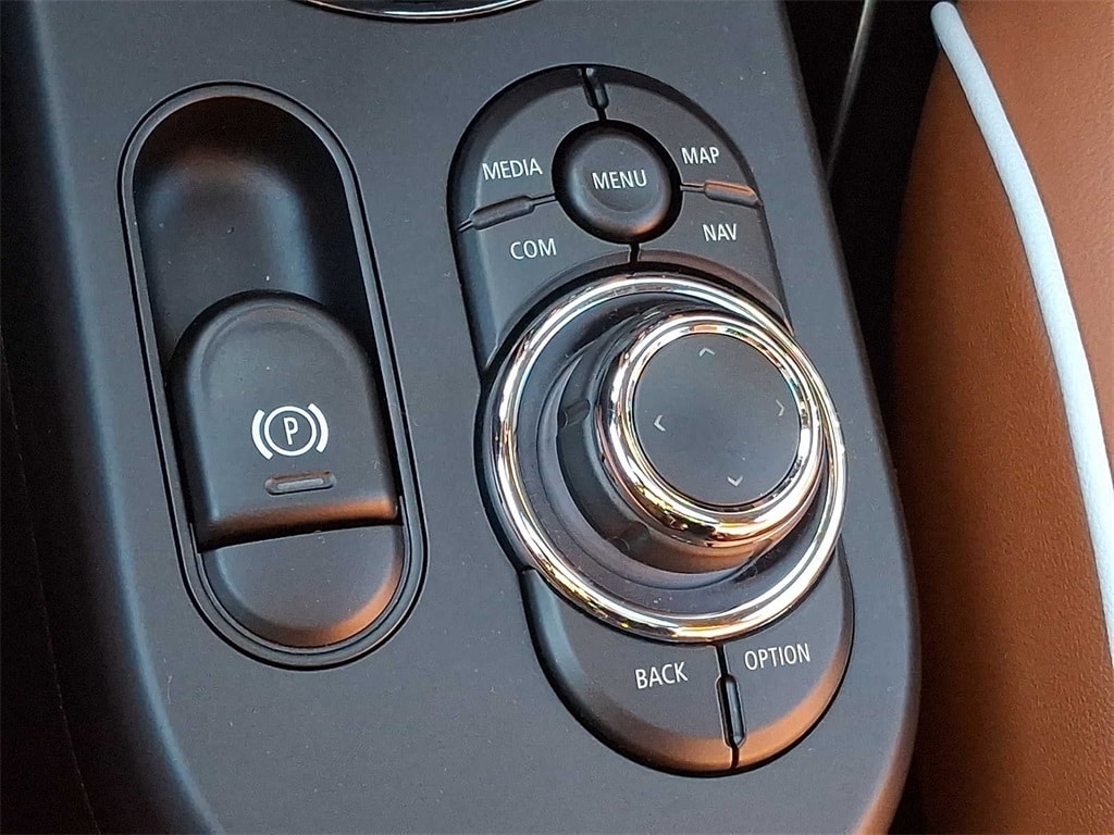 Thumbnail: 2023 MINI Cooper Hardtop - 22