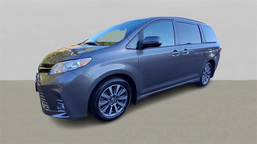 Thumbnail: 2020 Toyota Sienna - 4