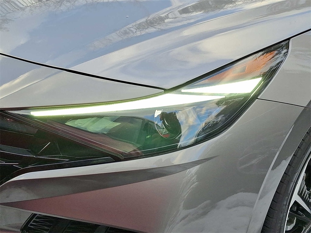 Thumbnail: 2022 Hyundai Elantra - 7