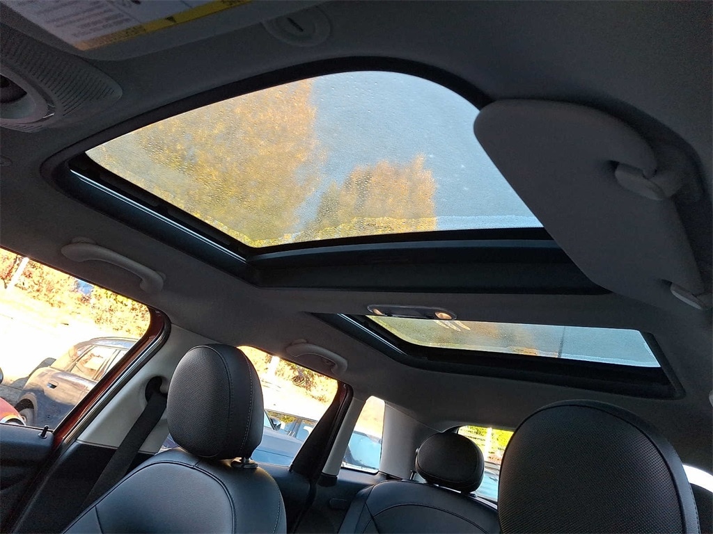 Thumbnail: 2015 MINI Cooper Hardtop - 14