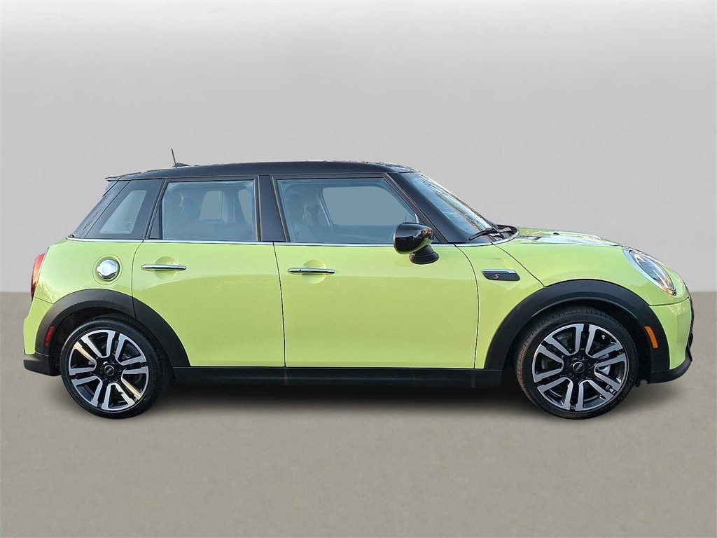 Thumbnail: 2023 MINI Cooper Hardtop - 4
