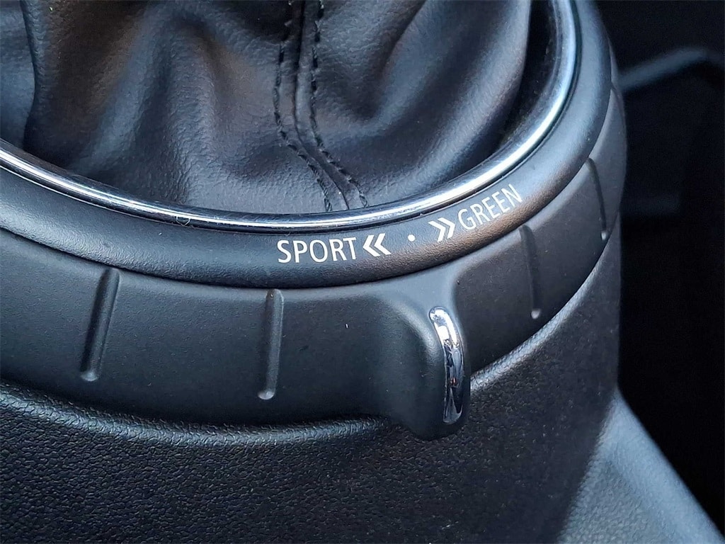 Thumbnail: 2015 MINI Cooper Hardtop - 22