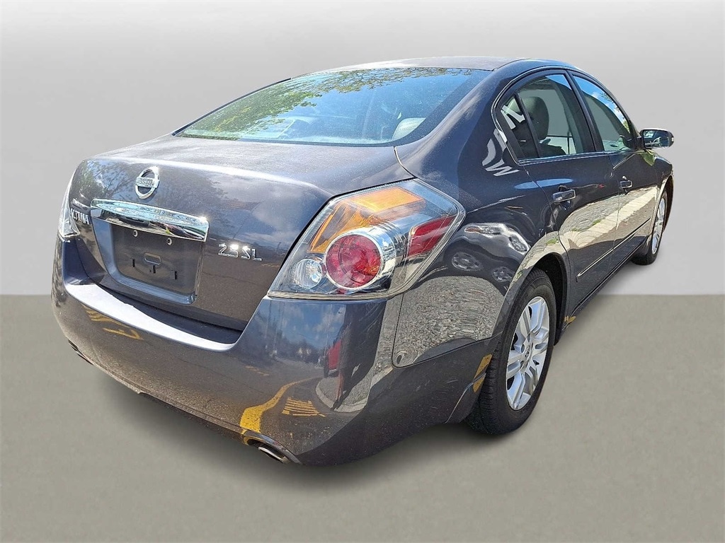 Thumbnail: 2010 Nissan Altima - 4
