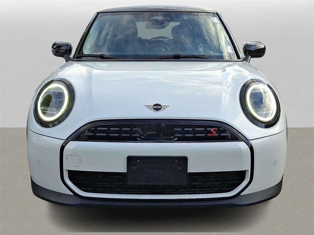 2025 Mini Cooper 2 Door Hardtop Signature photo 2