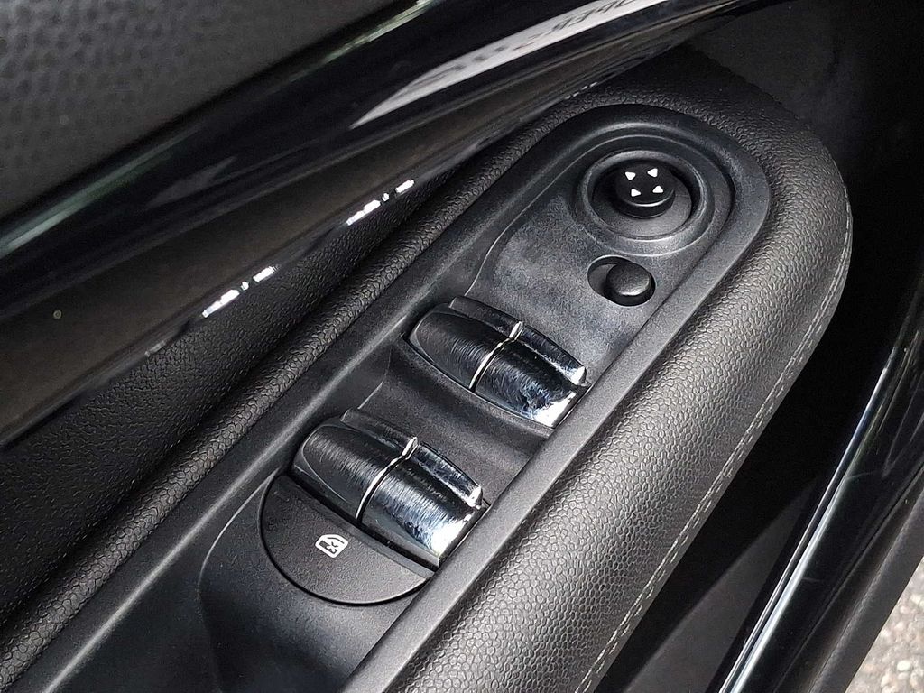 Thumbnail: 2015 MINI Cooper Countryman - 23