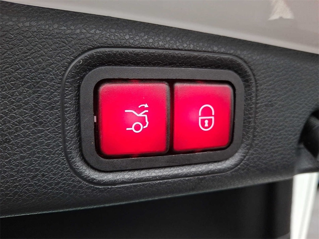 Thumbnail: 2019 Mercedes-Benz E-Class - 27