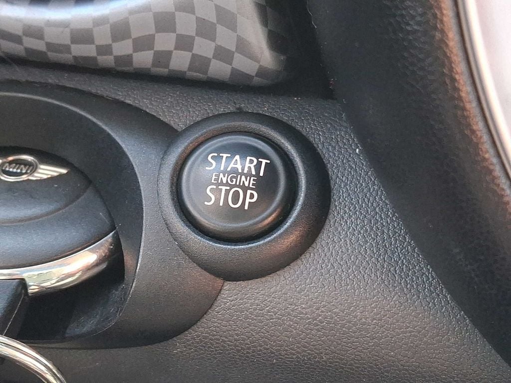 Thumbnail: 2010 MINI Cooper - 21