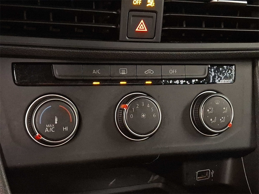Thumbnail: 2019 Volkswagen Jetta - 14