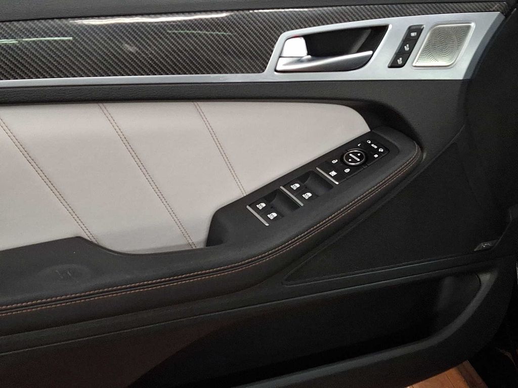 Thumbnail: 2018 Genesis G80 - 10