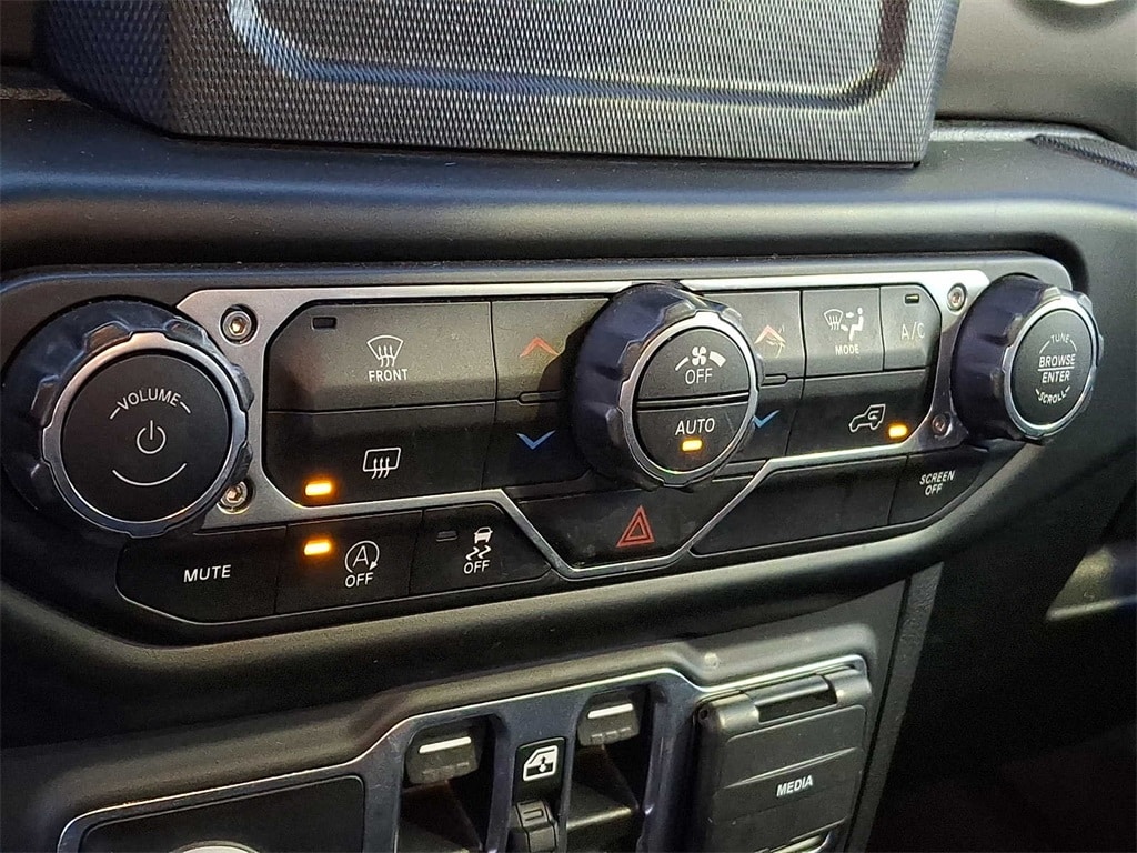 Thumbnail: 2021 Jeep Wrangler - 15