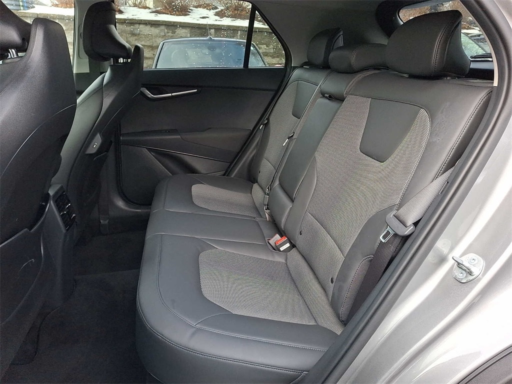 Thumbnail: 2023 Kia Niro - 7