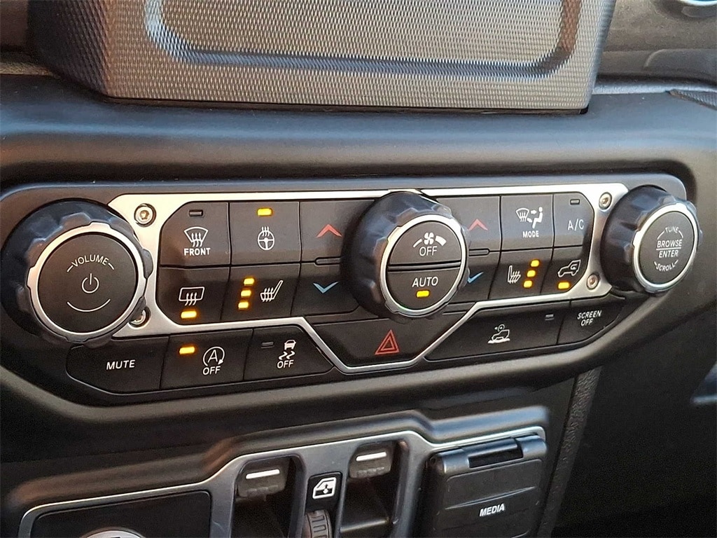 Thumbnail: 2021 Jeep Wrangler - 15