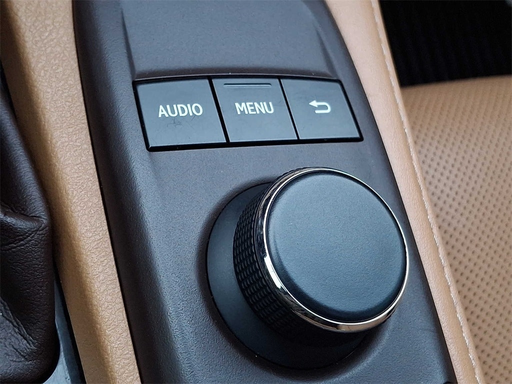 Thumbnail: 2017 Lexus ES - 22