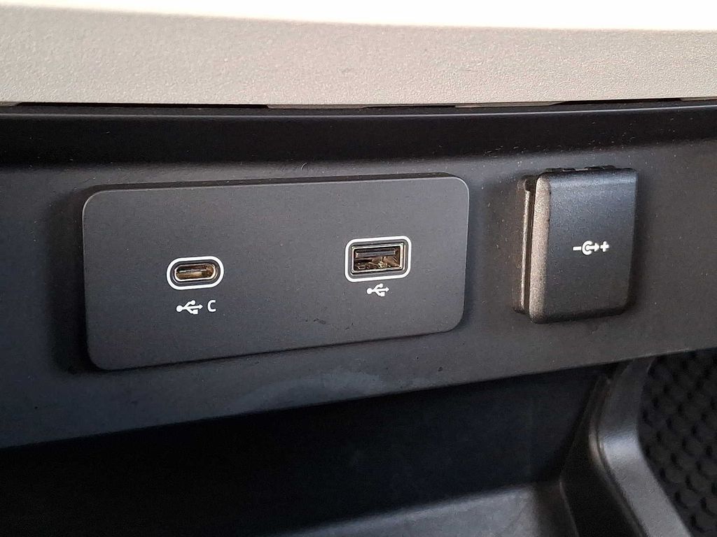 Thumbnail: 2021 Land Rover Defender - 20