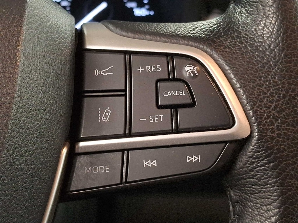 Thumbnail: 2021 Toyota Sienna - 20