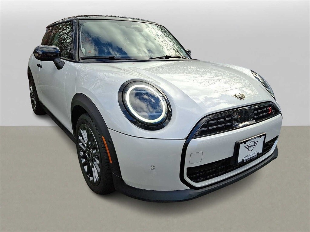2025 Mini Cooper 2 Door Hardtop Signature photo 3