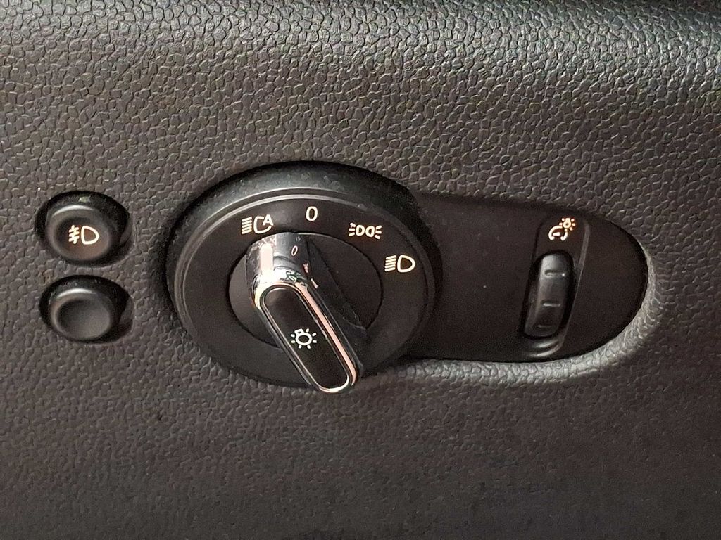 Thumbnail: 2016 MINI Cooper Convertible - 23