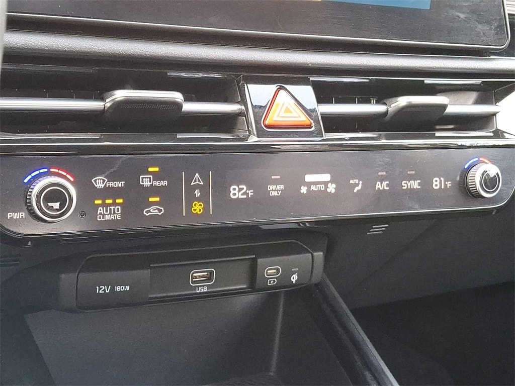 Thumbnail: 2023 Kia Niro - 12