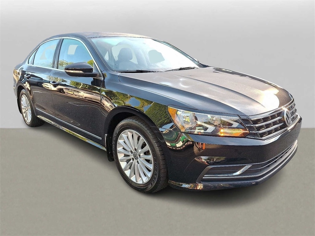 Thumbnail: 2017 Volkswagen Passat - 3