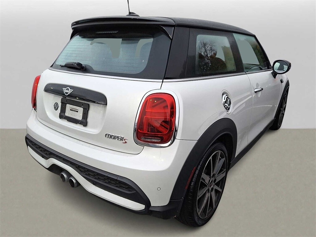 2023 Mini Cooper 2 Door Hardtop Signature photo 4