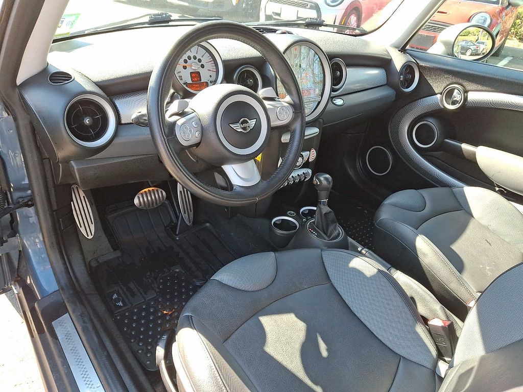 Thumbnail: 2010 MINI Cooper - 11