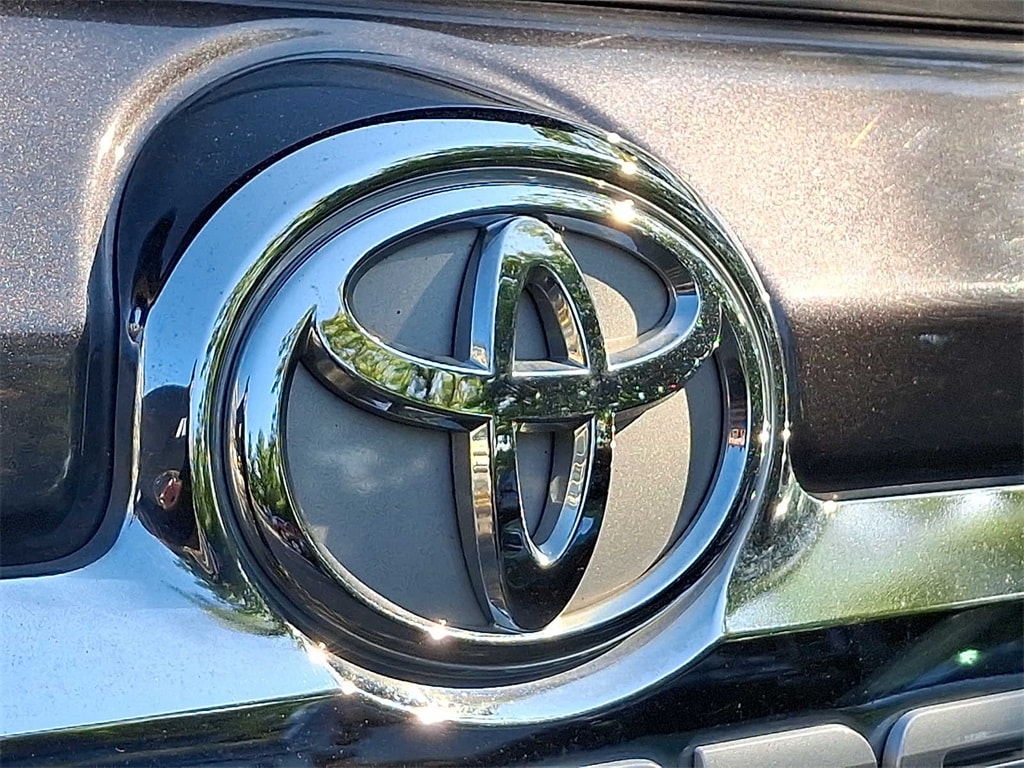 Thumbnail: 2012 Toyota 4Runner - 28