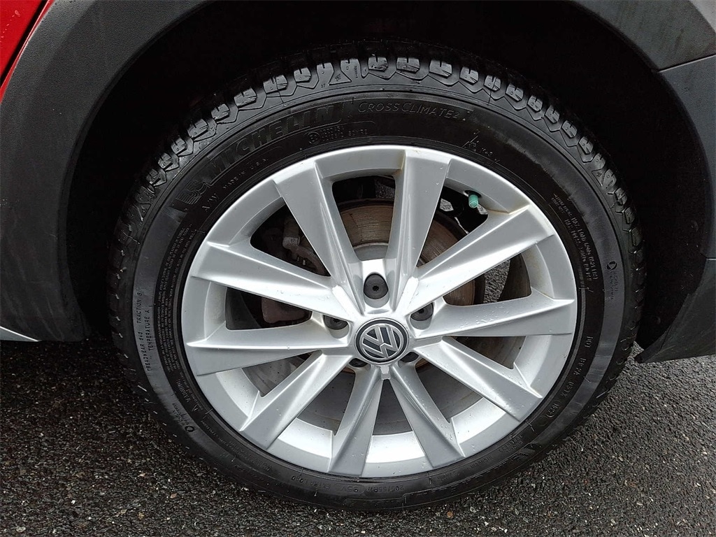 Thumbnail: 2017 Volkswagen Golf - 6