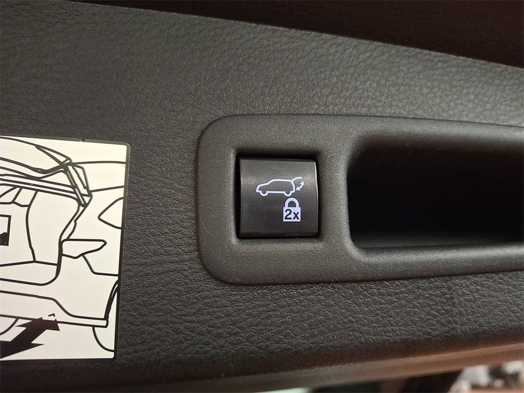 Thumbnail: 2021 Toyota Sienna - 28