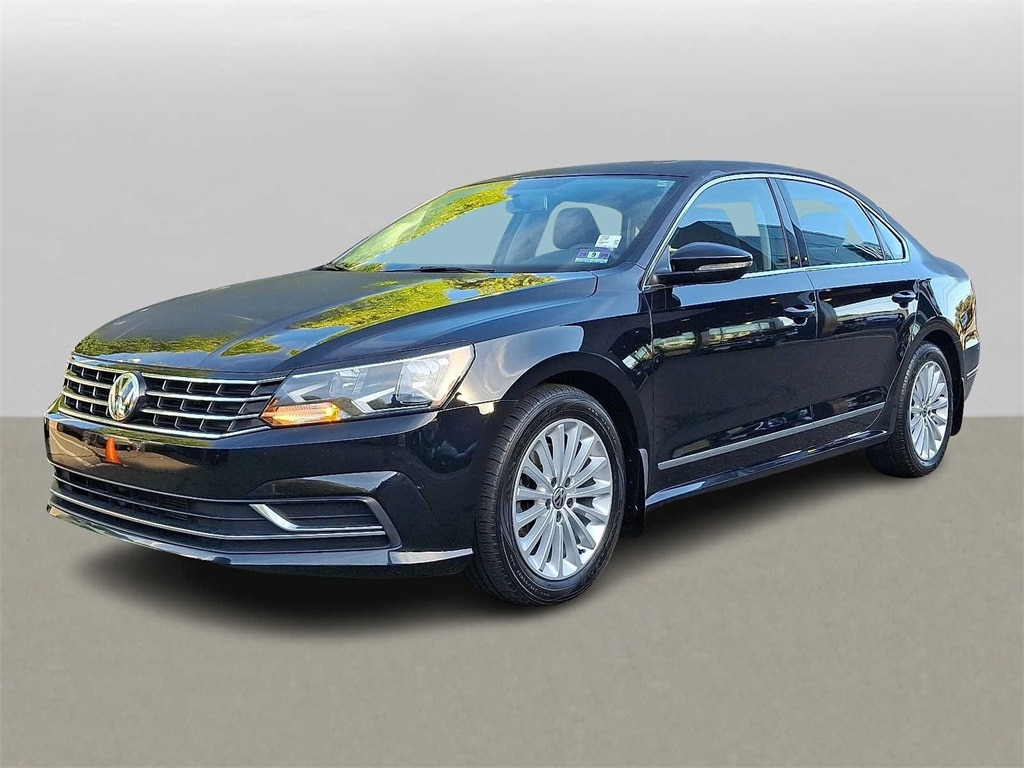 Thumbnail: 2017 Volkswagen Passat - 1
