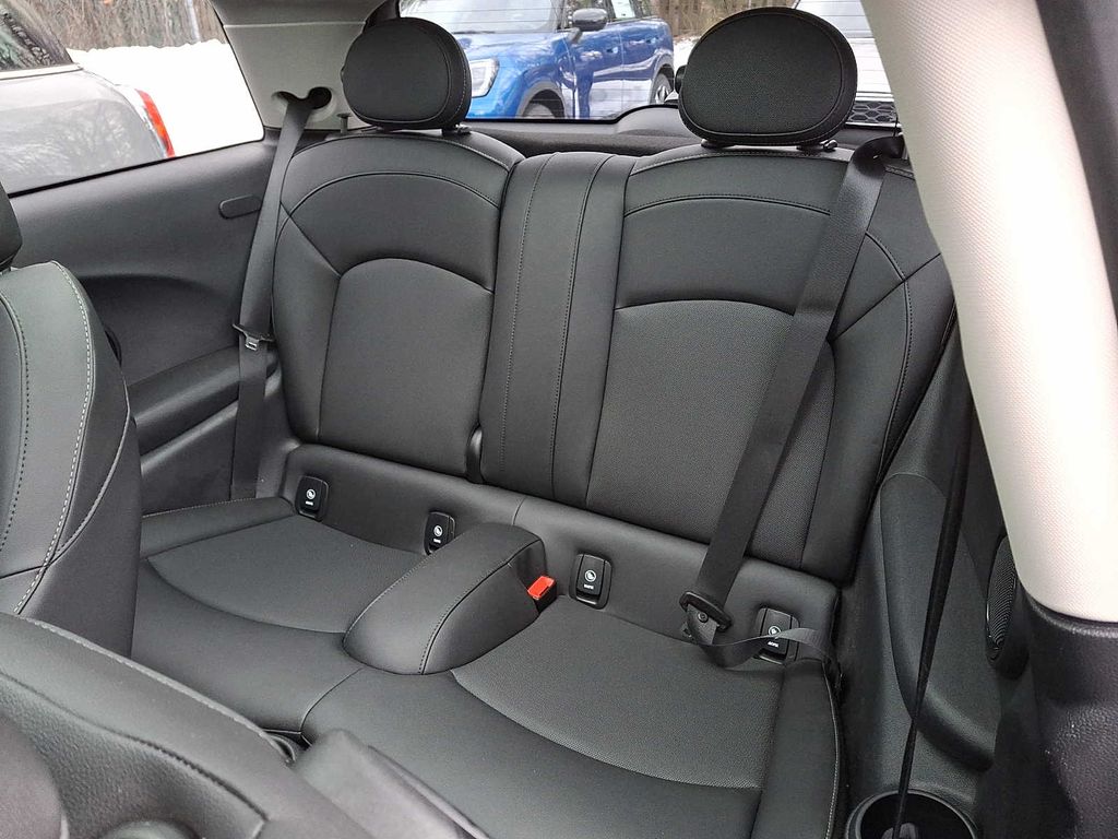 Thumbnail: 2023 MINI Cooper Hardtop - 7