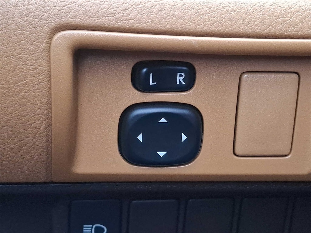 Thumbnail: 2017 Lexus ES - 24