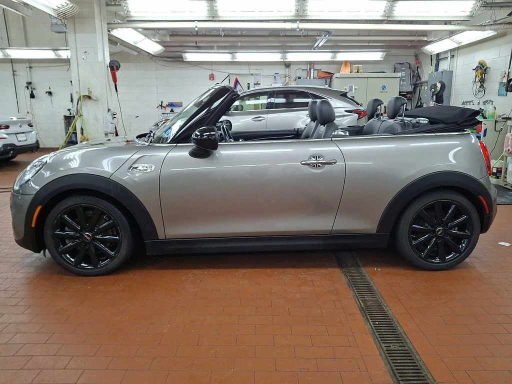 Thumbnail: 2016 MINI Cooper Convertible - 8