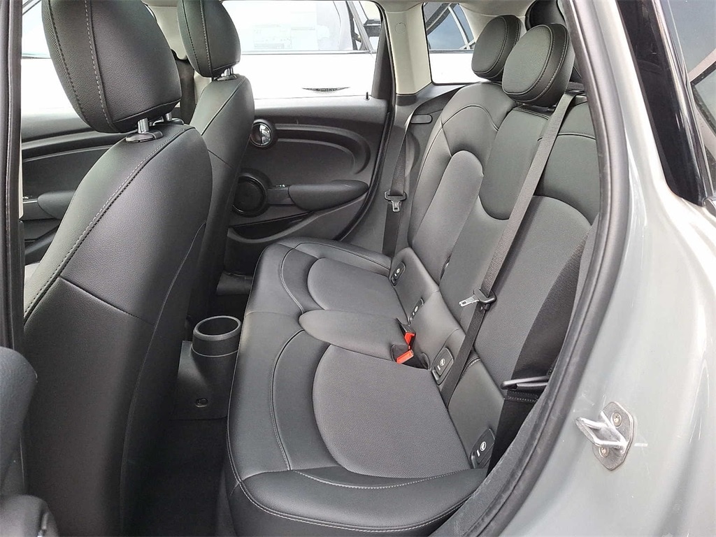 Thumbnail: 2019 MINI Cooper Hardtop - 9